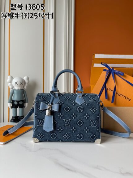 LV denim embossed pillow bag（M13085-M）Size: 25x19x15cm