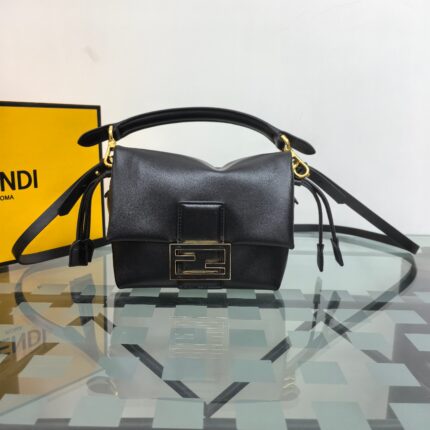 Fendi's new Mamma baguette bag（F5061-M）Size: 16x10x13cm
